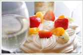 ケーキにシャンパンのご用意も致します。